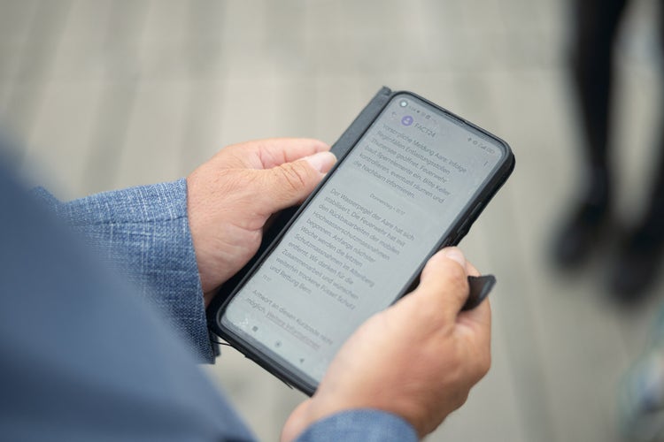 Blick auf einen Handybildschirm.