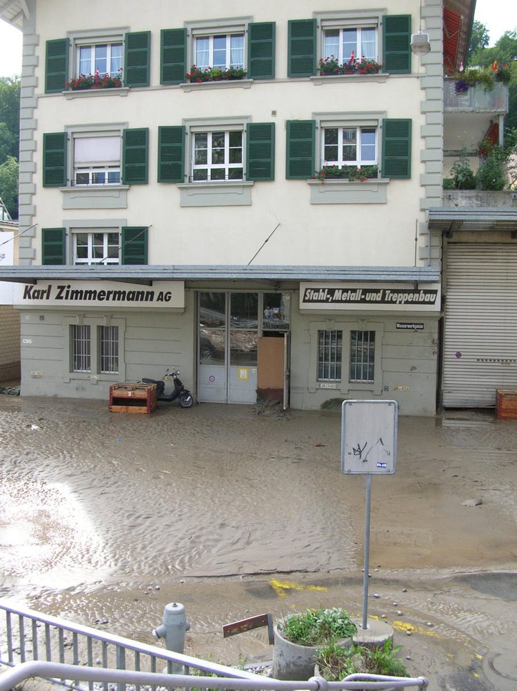 Vue sur le bâtiment de l’entreprise de construction métallique de Karl Zimmermann.