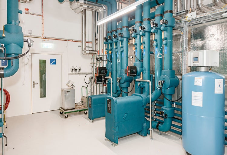 Installation d’eau chaude dans la Anna-Seiler-Haus.